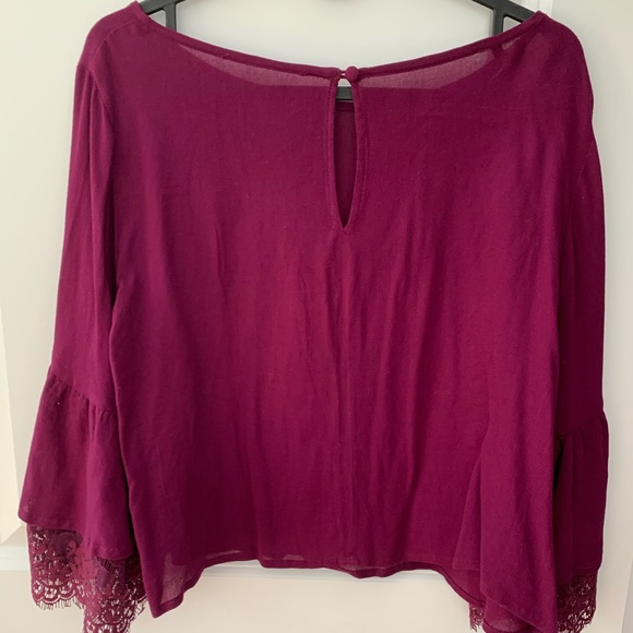 Lace Ruffle Cropped Blouse - Picture 3 of 4